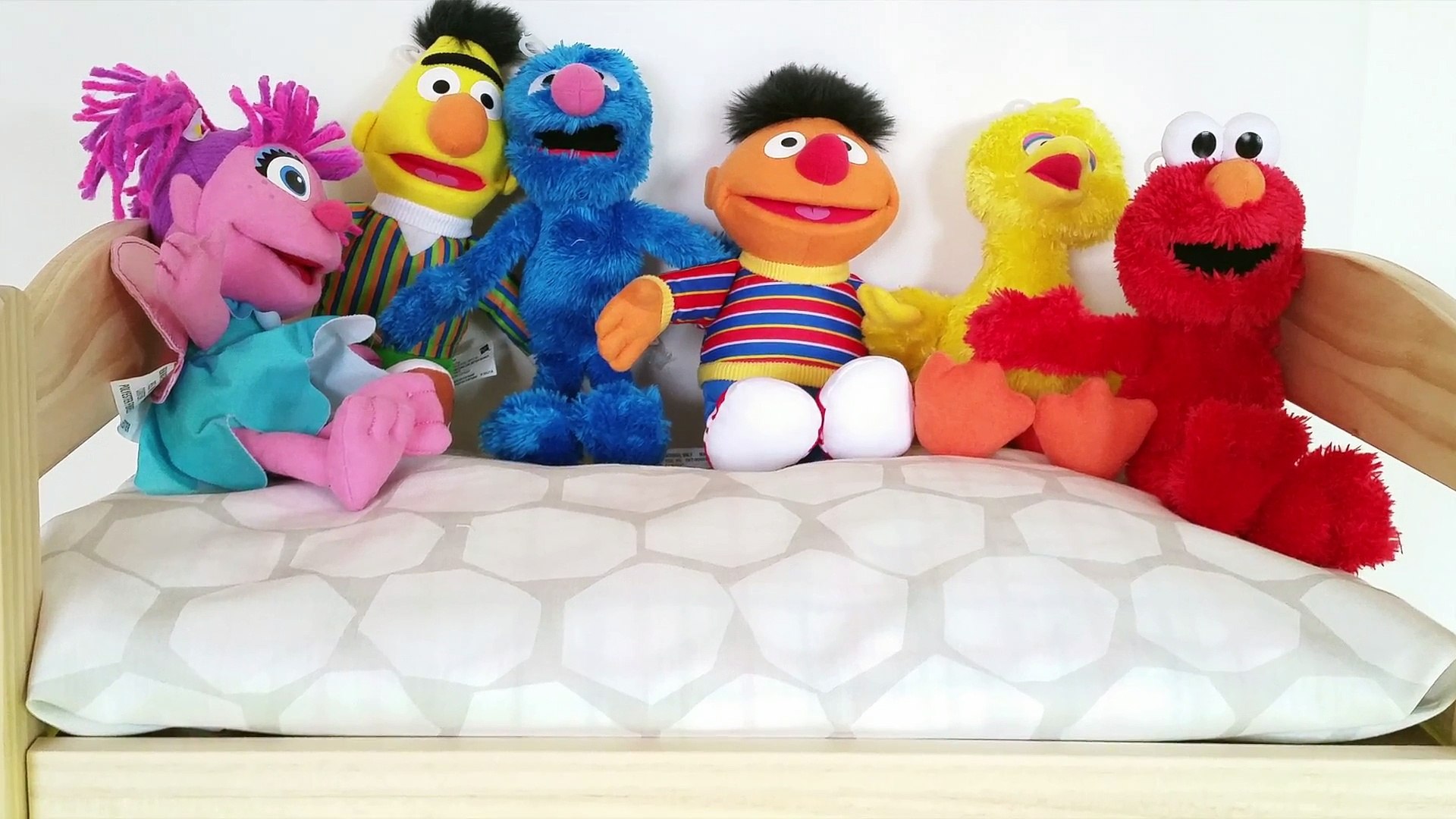 Finger Family Song Nursery Rhymes Elmo Cookie Monster Ernie Abby Bert -  YouTube - Video Dailymotion