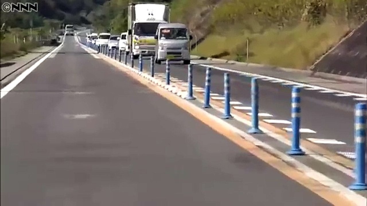 軽自動車と大型トラック正面衝突 軽自動車の運転手死亡