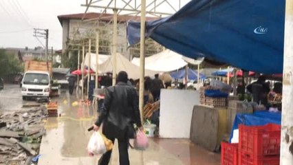 Kapalı Pazar Yerinde Tadilat İçin Sökülen Çatı Esnafı Mağdur Etti