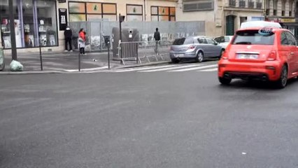 Paris'te Sürücüler Araba Kullanma Yasağını İhlal Etti