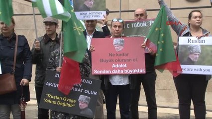 Rusya'da Açlık Grevindeki Aktiviste İstanbul'da Destek Eylemi