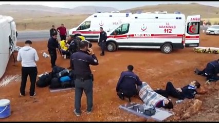 Polisleri Taşıyan Midibüs Devrildi: 7 Yaralı