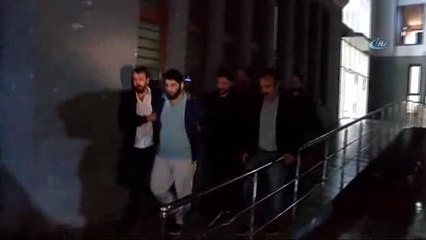 Télécharger la video: Ataşehir'de Kadına Saldıran Şahıs Tıp Fakültesi Öğrencisi Çıktı