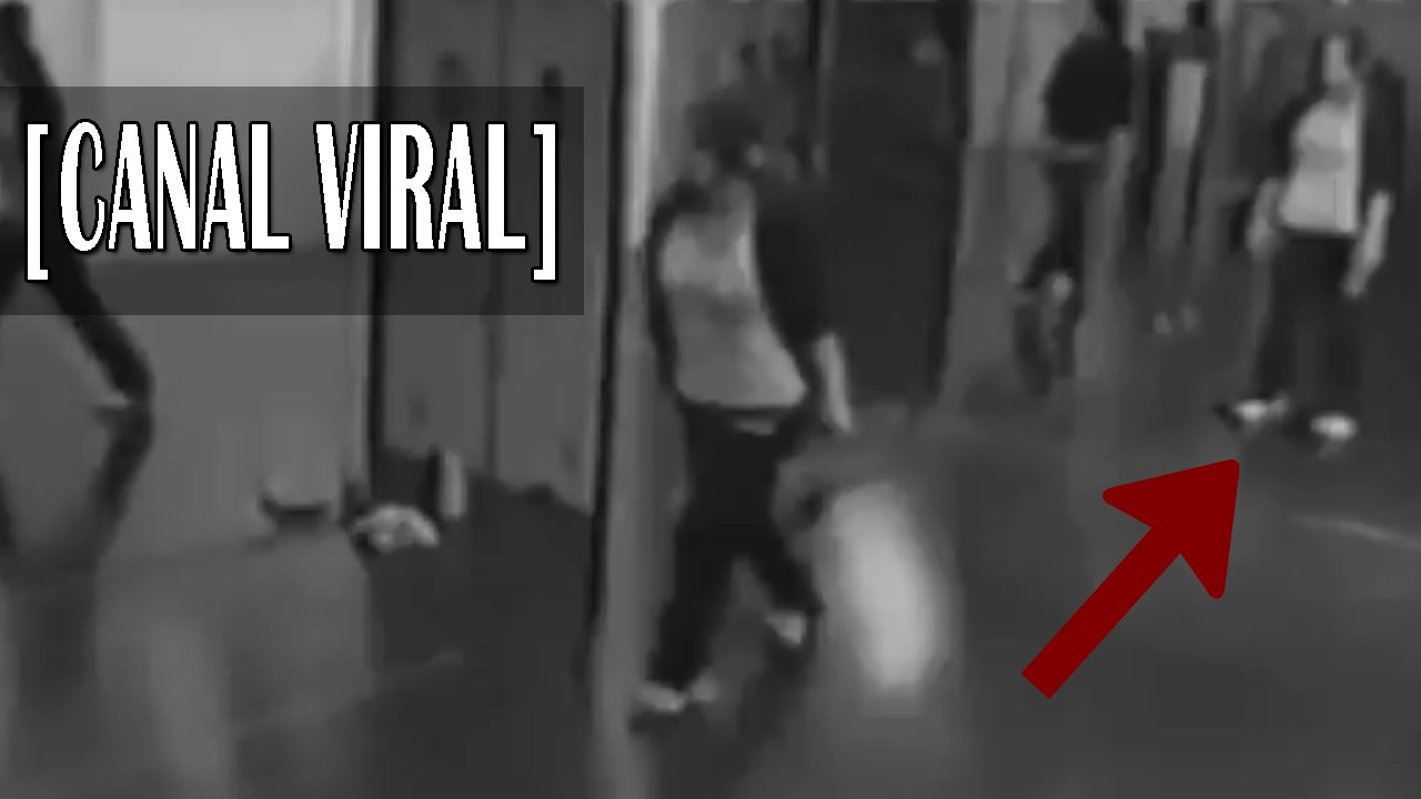Video real de un fantasma en un espejo