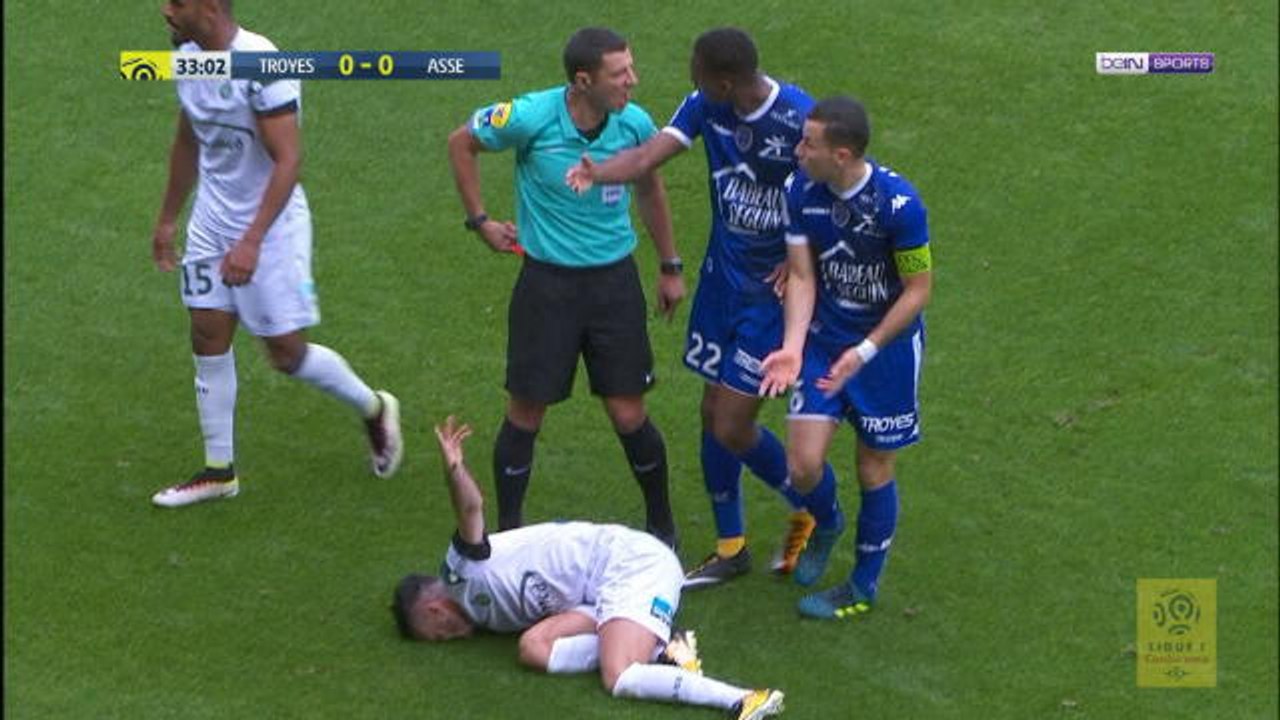 Troyes, Azamoum was given red card for a terrib...