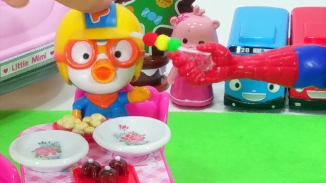 Baby Doll & SpiderMan Slime Bath Time pororo toys 스파이더맨 더러워진 몽이를 씻겨줘! 아기인형 목욕놀이 뽀로로 장난감