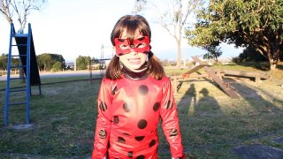 MIRACULOUS LADYBUG CAÇA BONECAS LOL SURPRESA SÉRIE 2 NO PARQUINHO