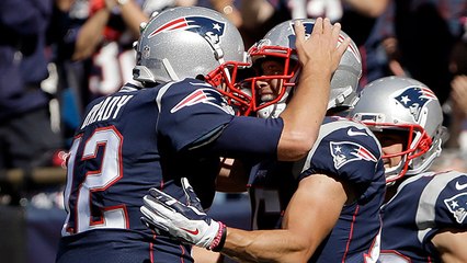 Brady hits Hogan streaking across back of end zone for TD