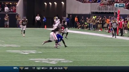 Tyrod Taylor drops a perfect throw in the buck to Charles Clay