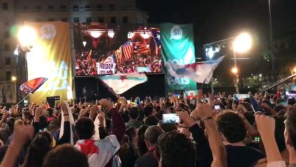Els Segadors a plaça de Catalunya