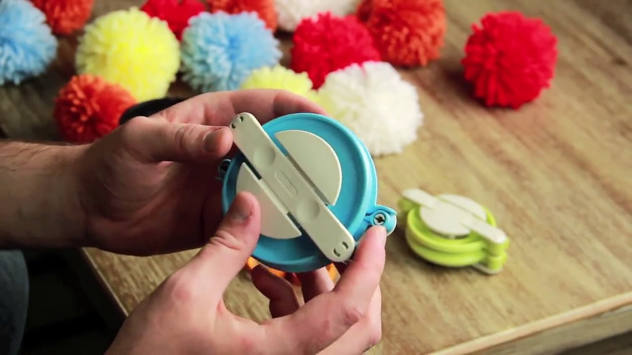 3 Easy Ways to Make Pom-Poms with Yarn