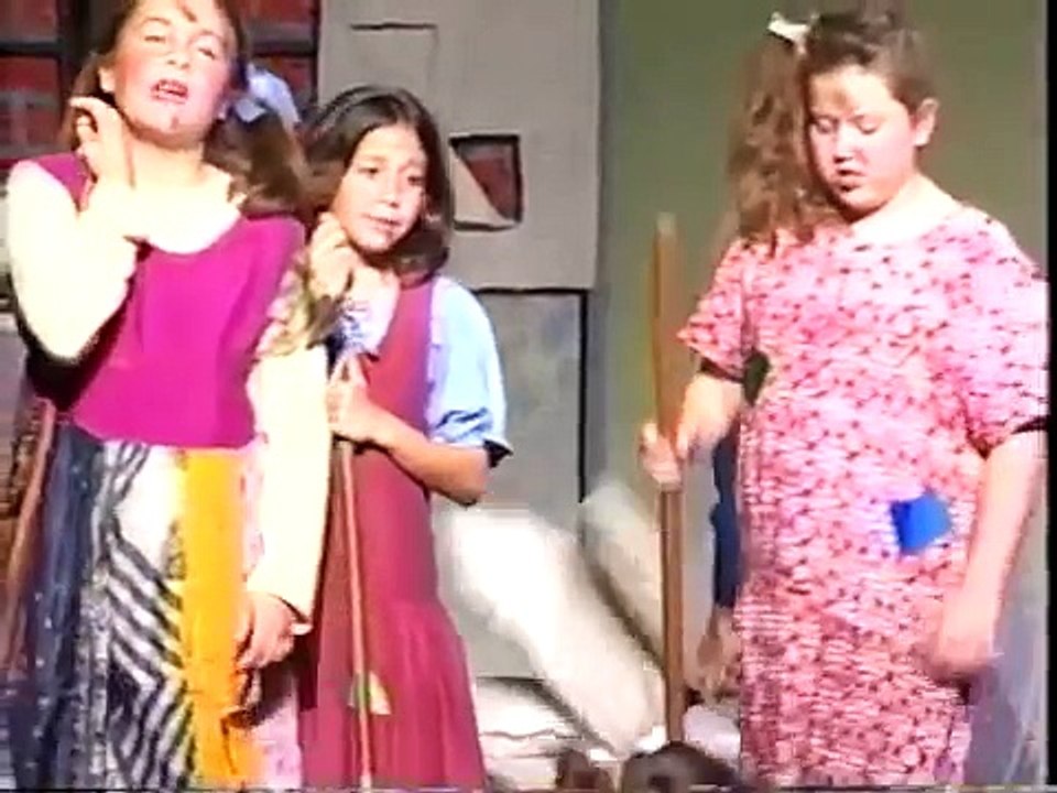 Ariana Grande 8 years old debut in Annie as Annie with MUST SEE interviews