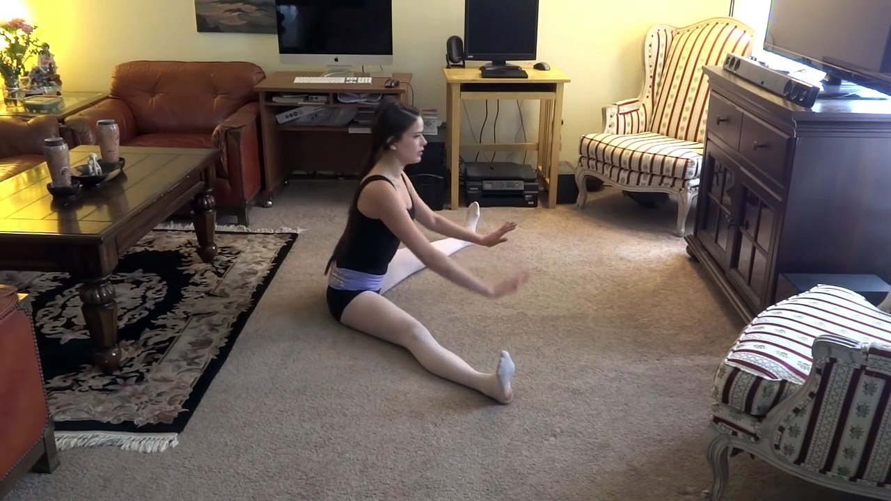 Stretches for Beginning Ballet - Daily Stretching Routine - How to Get Your Splits!
