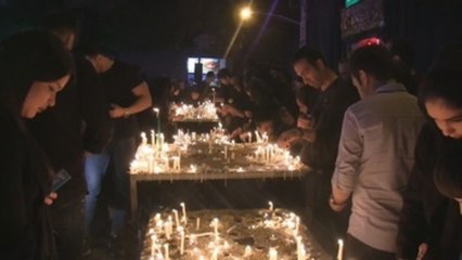 Los iraníes alumbran el camino de los hijos de imán Husein