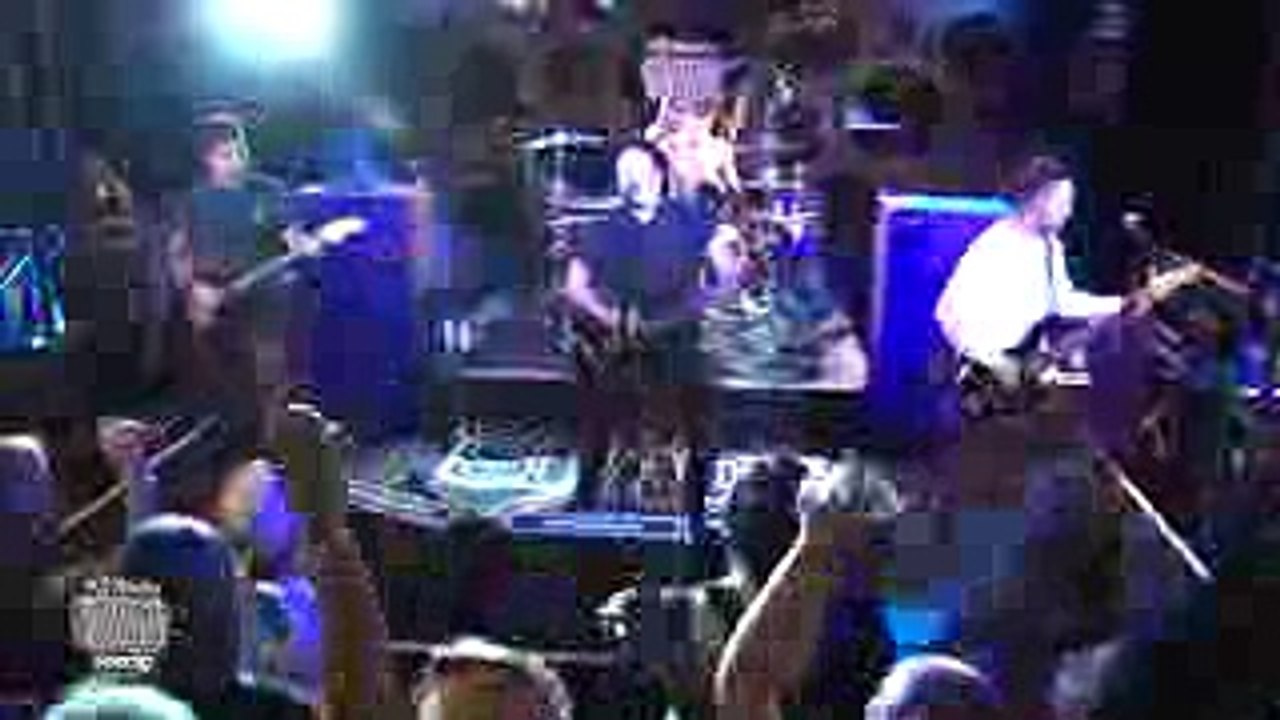 Fall Out Boy - Thnks fr th Mmrs (Live at KROQ)