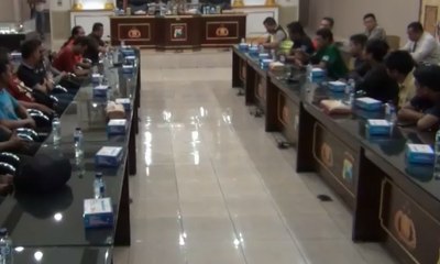 Dipertemukan Kapolres, Bonek dan Pesilat Sepakat Damai