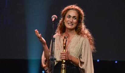 Oyuncu Başak Köklükaya ödülünü Nuriye Semih'e ithaf etti