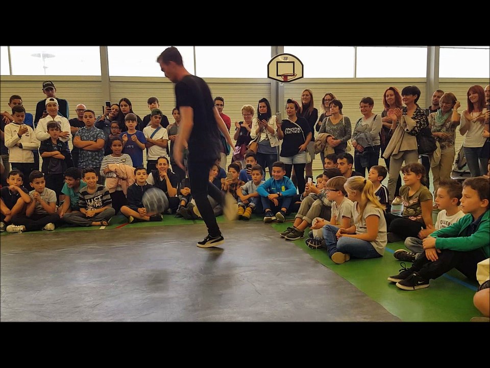 Le football freestyler Gautier Fayolle impressionne
