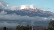 Munzur Dağı'na Mevsimin İlk Karı Yağdı