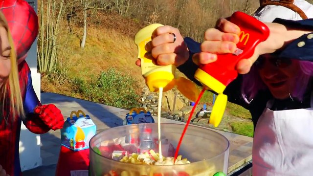 Is Frozen Elsa KISSING Santa Claus? Crying Spiderman w/ Maleficent Joker Hulk IRL