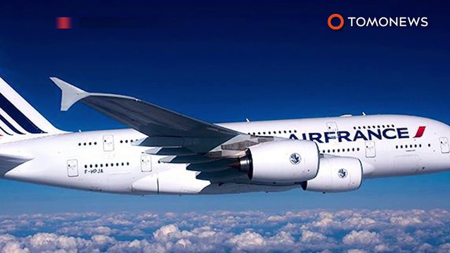 Plane engine falls apart mid-air: Airbus engine disintegrates over Atlantic - TomoNews