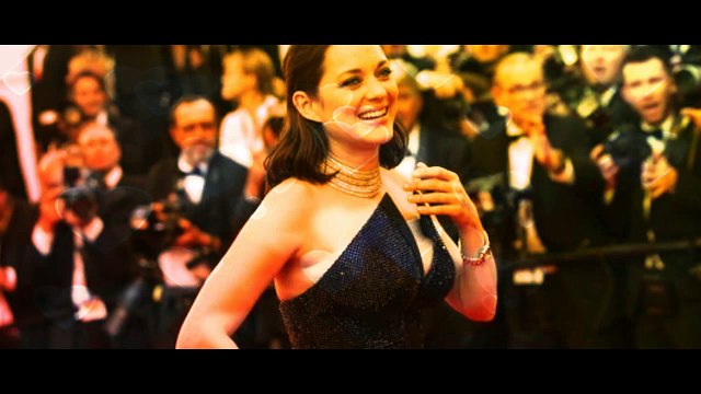 Sexy ! Marion Cotillard, seins nus et en mode caméléon sur Instagram !-jJONFb_iutM