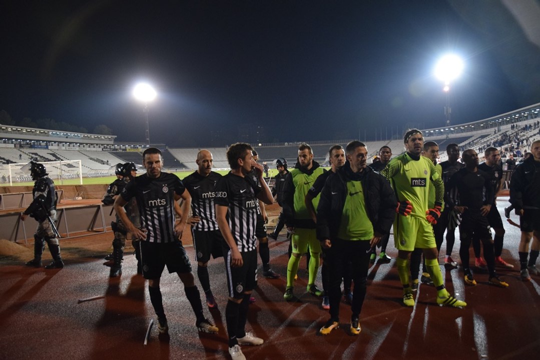 IGRAJTE FUDBAL, ZAPITAJTE SE "ČIJI" DRES NOSITE | Partizan - Čukarički 01.10.2017