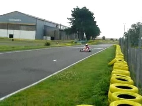 2 karting intrepid en tête de la course de dunois kart