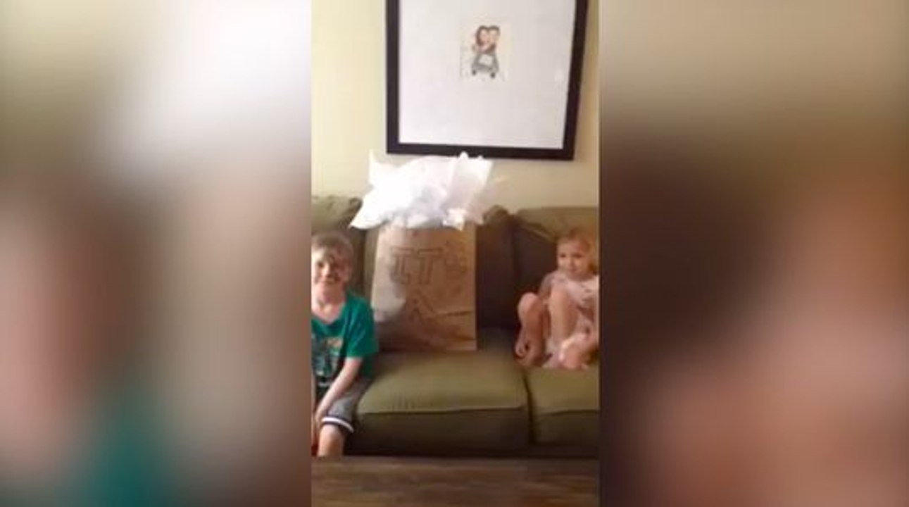 Une petite fille n'est pas contente à l'annonce du sexe du futur bébé !