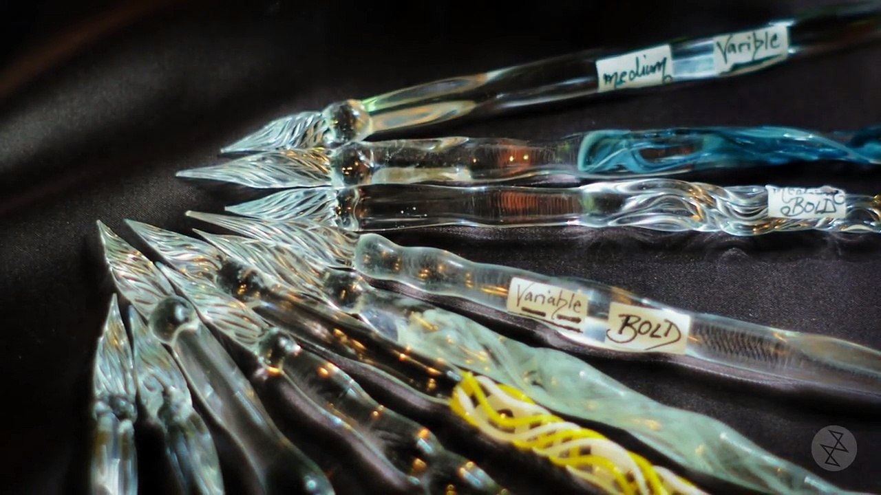 This Artisan Makes Beautiful Pens out of Glass | Où se trouve: GypsyRoad Glass, Silver & Stone