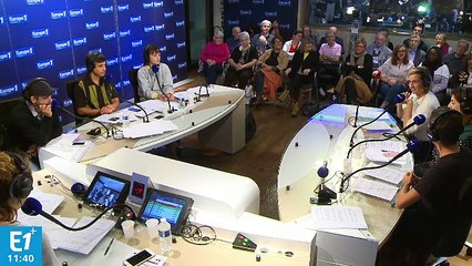 "Ça fait mal de regarder l'Amour est le pré et de voir que les candidats ont une vie sexuelle plus remplie que la sienne !"