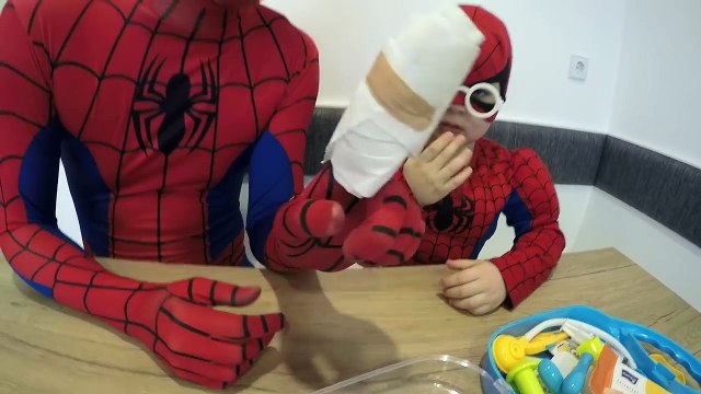 ⏏ Человек-Паук ПРОТИВ КРОКОДИЛ ЧЕЛЛЕНДЖ | Крокодил откусил пальцы | CROCODILE DENTIST CHALLENGE