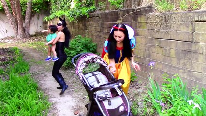 Spiderman Arrested! Catwoman & Snow White vs Spiderman Superheroes in real life