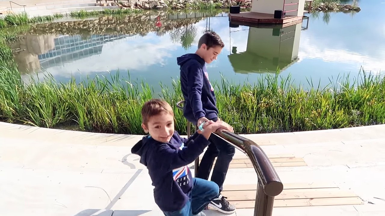 VLOG - L'AQUALAGON LE + GRAND PARC AQUATIQUE D'EUROPE - VILLAGES NATURE DISNEY