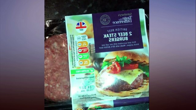 Une femme découvre un étrange message dans son paquet de steaks hachés laissé par une vache