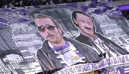 Le tifo des supporters d'Anderlecht en référence à Dikkenek