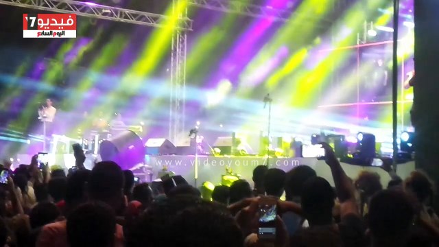 بالفيديو.. تامر حسنى يغنى يا مالى عينى لايف