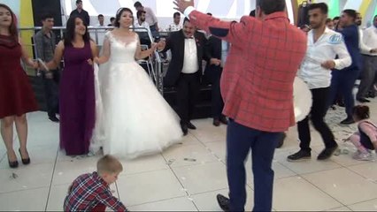 Aydın Aydın, Gelin ve Damadın Pet Şişeden Su İçmelerine İzin Vermedi