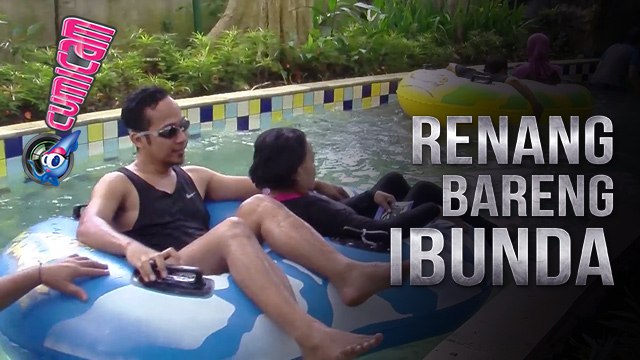 Keseruan Denny Cagur Renang Bareng Ibunda - Cumicam 02 Oktober 2017