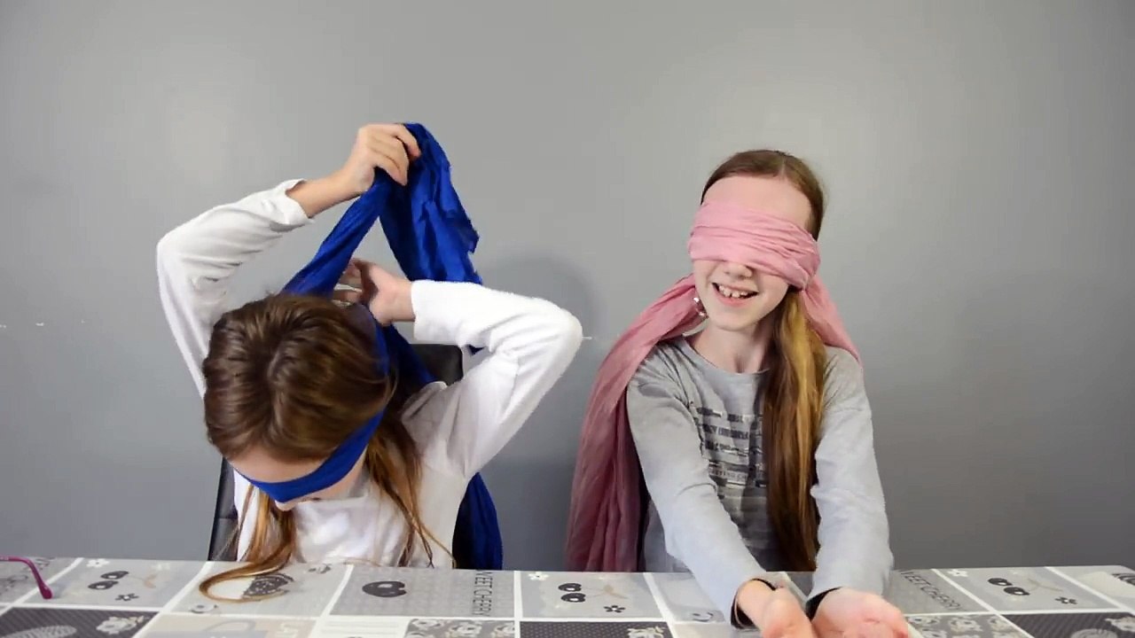 ! CHALLENGE : On devine des objets les yeux bandés !