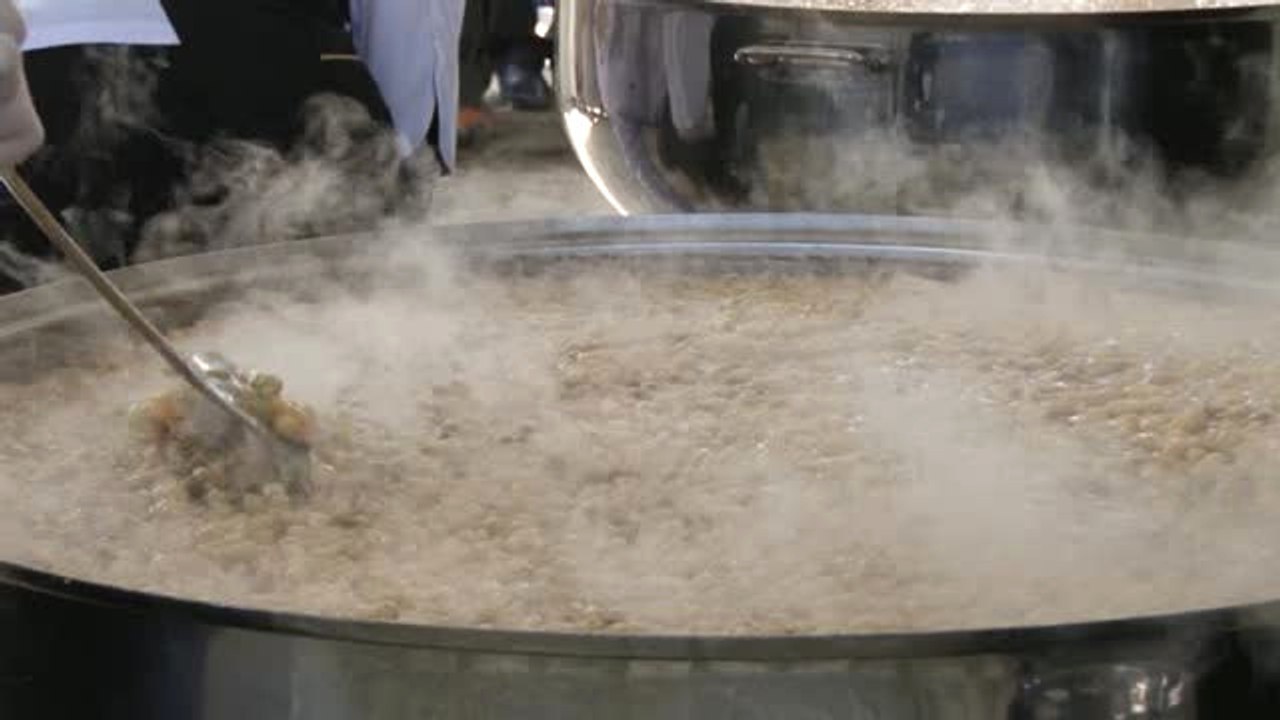 Ümraniye Belediyesi Semt Sakinlerine 60 Kazan Aşure Dağıtacak