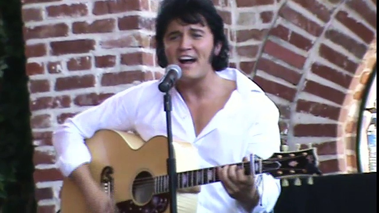 Ben Portsmouth sings 'Good Rockin Tonight' Elvis Week 2013