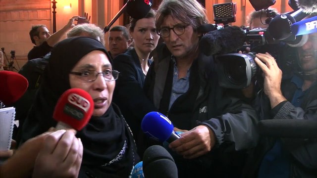 Procès Merah : La mère des frères Merah, Zoulikha Aziri, soutient son fils Abdelkader Merah
