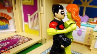 Imaginext Catwoman Entices Nightwing While Poison Ivy Runs Into Trouble Toy Video