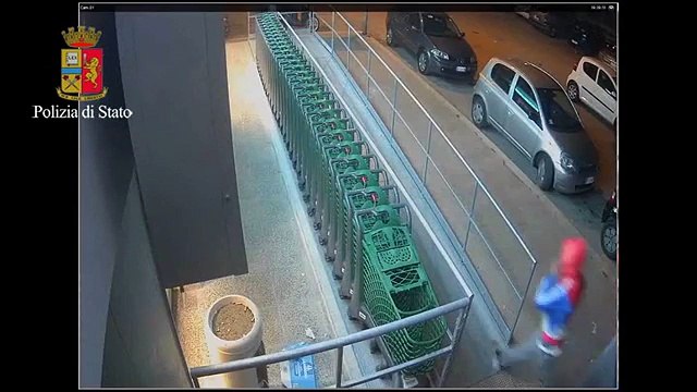 Bari: rapina supermercato e viene ripreso dalle telecamere, arrestato