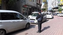 Zeytinburnu'nda, Yakalama Kararı Bulunan Şahıs Polisi Alarma Geçirdi