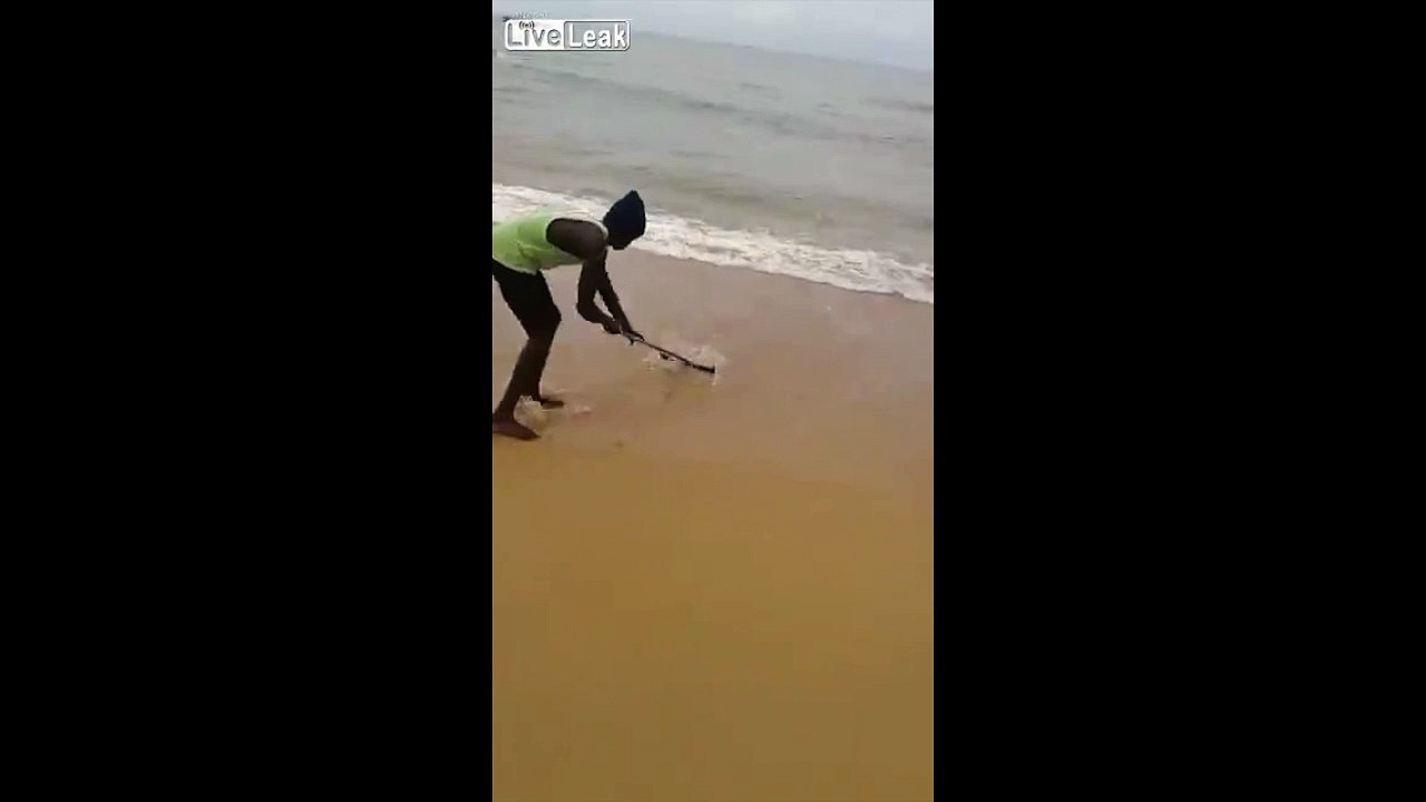 Nettoie moi cette plage au balai, et que ça brille !!