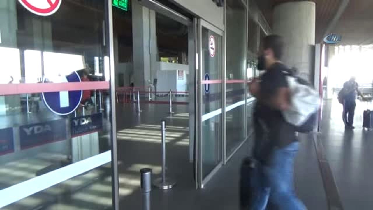 İngiliz Hava Yolu Şirketi Monarch Airlines İflas Etti