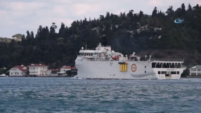 Milli Sismik Petrol Arama Gemisi 'Oruç Reis' Boğaz'dan Geçti