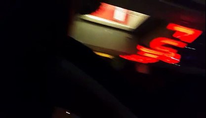 Më gjeni fiksimin e jetës, kjo femër po tërbon Bllokun dhe Komunën e Parisit